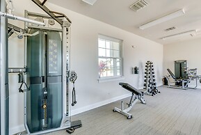 Coastal Venice Villa w/ Patio & Resort Amenities!