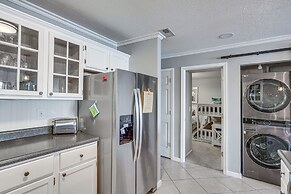 Lakefront Retreat w/ Community Pool in Osage Beach