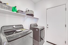 Maricopa Home w/ Putting Green & Covered Patio!