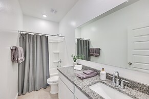 Maricopa Home w/ Putting Green & Covered Patio!