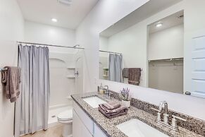 Maricopa Home w/ Putting Green & Covered Patio!