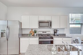 Maricopa Home w/ Putting Green & Covered Patio!