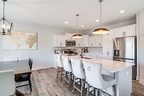 Spacious Family Home ~ 13 Mi to Des Moines
