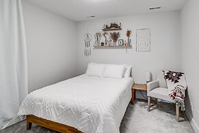 Spacious Family Home ~ 13 Mi to Des Moines