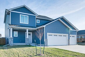 Spacious Family Home ~ 13 Mi to Des Moines