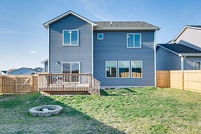 Spacious Family Home ~ 13 Mi to Des Moines