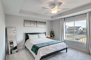 Spacious Family Home ~ 13 Mi to Des Moines