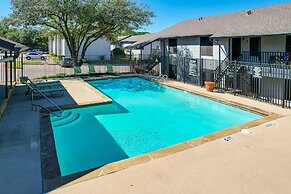 Near Stadiums: Grand Prairie Apt w/ Pool Access