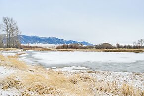 Riverfront Montana Retreat - Deck, Fire Pit & Pond