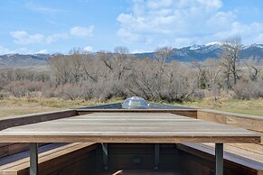 Riverfront Montana Retreat - Deck, Fire Pit & Pond