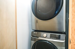 Riverfront Montana Retreat - Deck, Fire Pit & Pond