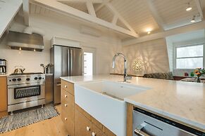 Riverfront Montana Retreat - Deck, Fire Pit & Pond