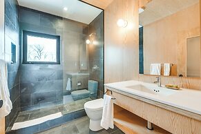 Riverfront Montana Retreat - Deck, Fire Pit & Pond