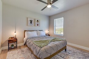 6 Mi to At&t Stadium: Grand Prairie Apt w/ Balcony