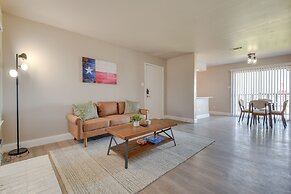 6 Mi to At&t Stadium: Grand Prairie Apt w/ Balcony