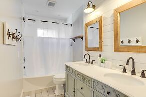 Family-friendly Lincoln Home w/ Sandbox & Grill!