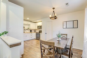 Family-friendly Lincoln Home w/ Sandbox & Grill!