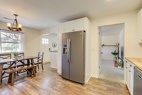 Family-friendly Lincoln Home w/ Sandbox & Grill!