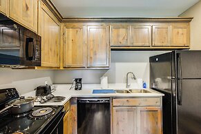 Close to Lakes, Parks & Winery: Bonham Apt