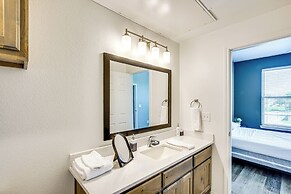 Close to Lakes, Parks & Winery: Bonham Apt