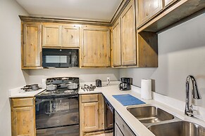 Close to Lakes, Parks & Winery: Bonham Apt