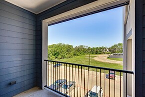 Close to Lakes, Parks & Winery: Bonham Apt