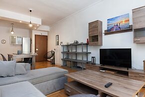 Modern 2 Bd Kipseli Hideaway Patio Apt