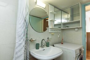 Modern 2 Bd Kipseli Hideaway Patio Apt