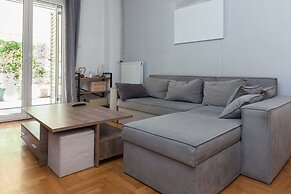 Modern 2 Bd Kipseli Hideaway Patio Apt