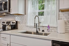 Buckroe Getaway- Walk to Beach dog Friendly