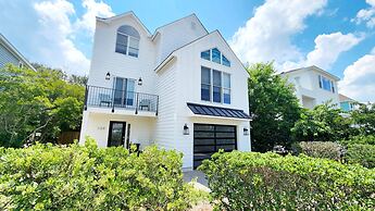 Gorgeous Santosha Hot tub Pool Walk to Beach