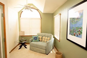 Gorgeous Santosha Hot tub Pool Walk to Beach