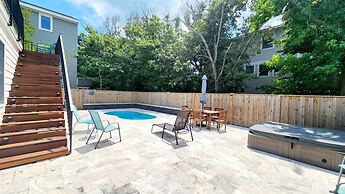 Gorgeous Santosha Hot tub Pool Walk to Beach