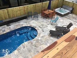 Gorgeous Santosha Hot tub Pool Walk to Beach