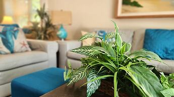 Gorgeous Santosha Hot tub Pool Walk to Beach