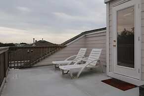 Gorgeous Santosha Hot tub Pool Walk to Beach