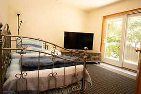 Gorgeous Santosha Hot tub Pool Walk to Beach