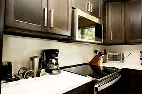 Gorgeous Santosha Hot tub Pool Walk to Beach