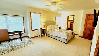 Gorgeous Santosha Hot tub Pool Walk to Beach