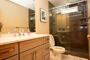 Gorgeous Santosha Hot tub Pool Walk to Beach