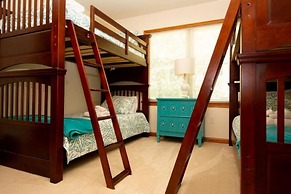 Gorgeous Santosha Hot tub Pool Walk to Beach