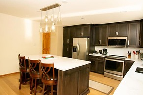 Gorgeous Santosha Hot tub Pool Walk to Beach