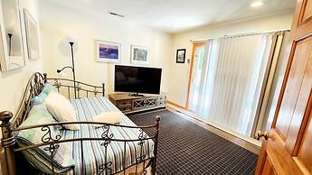 Gorgeous Santosha Hot tub Pool Walk to Beach