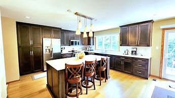 Gorgeous Santosha Hot tub Pool Walk to Beach