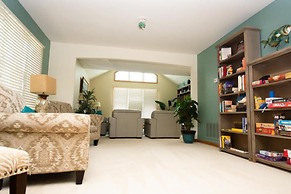 Gorgeous Santosha Hot tub Pool Walk to Beach