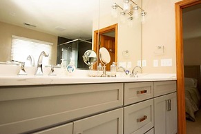 Gorgeous Santosha Hot tub Pool Walk to Beach