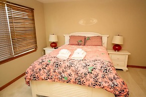 Gorgeous Santosha Hot tub Pool Walk to Beach