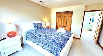 Gorgeous Santosha Hot tub Pool Walk to Beach