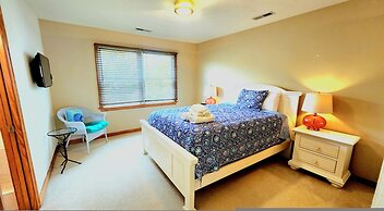 Gorgeous Santosha Hot tub Pool Walk to Beach