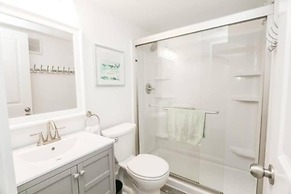 Calming Waves - 2 1 Condo 1 Block From Beach